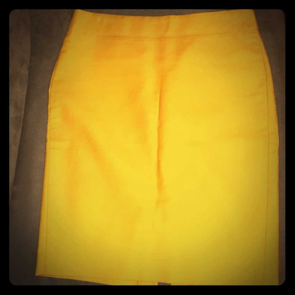 Yellow pencil skirt